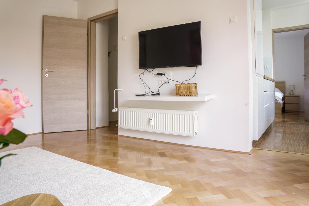 Bright Apartment Ljubljana Eksteriør bilde