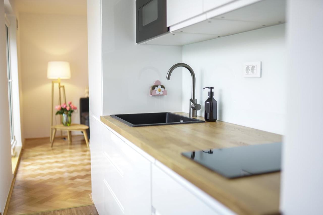 Bright Apartment Ljubljana Eksteriør bilde